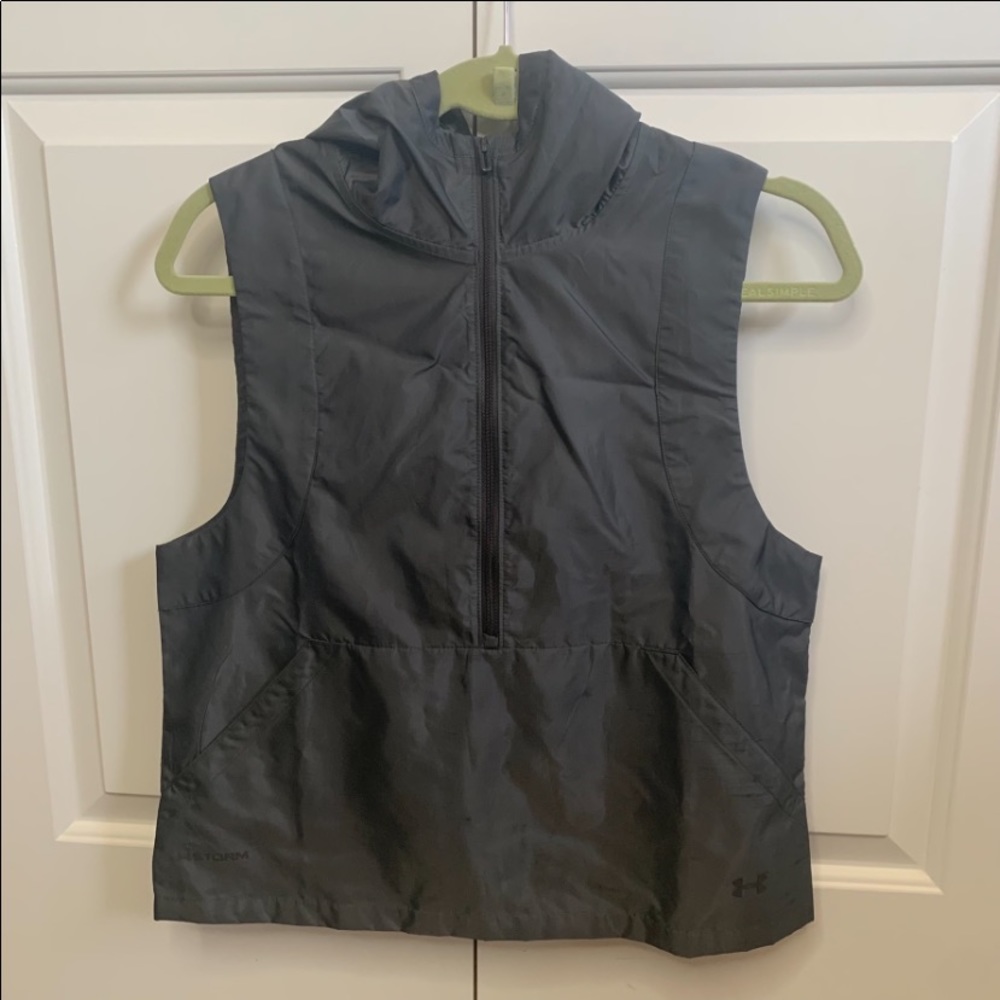Under Armour Kangaroo Pocket Loose Fit Wind Breaker Vest Jogging Quarter Zip